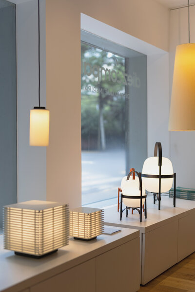 Cirio Simple | Shiro | Cestita Alubat | Cesta Exterior | Sísísí Cónicas Largas Iluminación